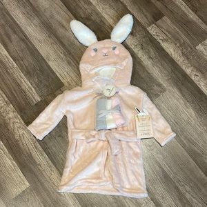 NWT Modern Baby Hooded Robe and Washcloth Set